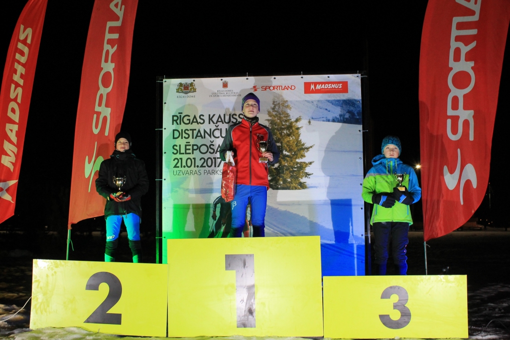 Rīgas kausos distanču slēpošanā 1.vieta - Rihardam Berkoldam un 3. vieta - Dāvim Endem.
Autors: no personiskā arhīva