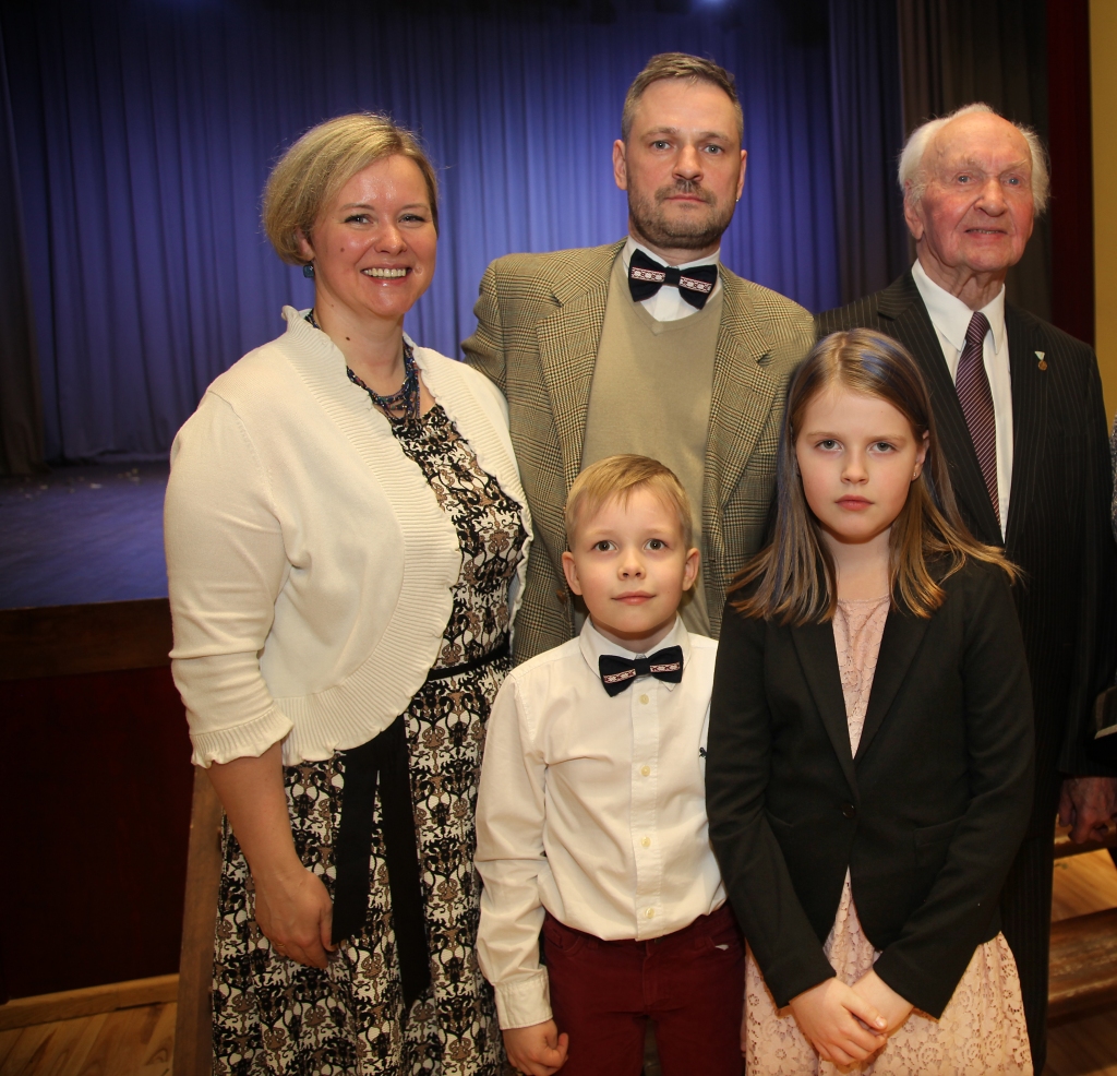 Ģimene (sieva Rasa, meita Anna Sofija un dēls Jānis) Madaru veselīga dzīvesveida ievērošanā  atbalsta.

Autors: Gatis Bogdanovs