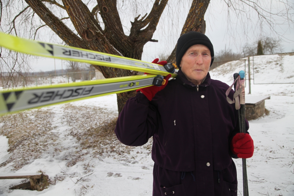 “Man ir piedāvāts būt arī par sacensību tiesnesi, bet tam ir vajadzīgi cilvēki- ātrrakstītāji, tāpēc es labāk izmantoju iespēju pati piedalīties cīņā par medaļām un treniņam katru dienu noslēpoju desmit kilometrus,” saka Rita Vucēna. 
Autors: Gatis Bogdanovs