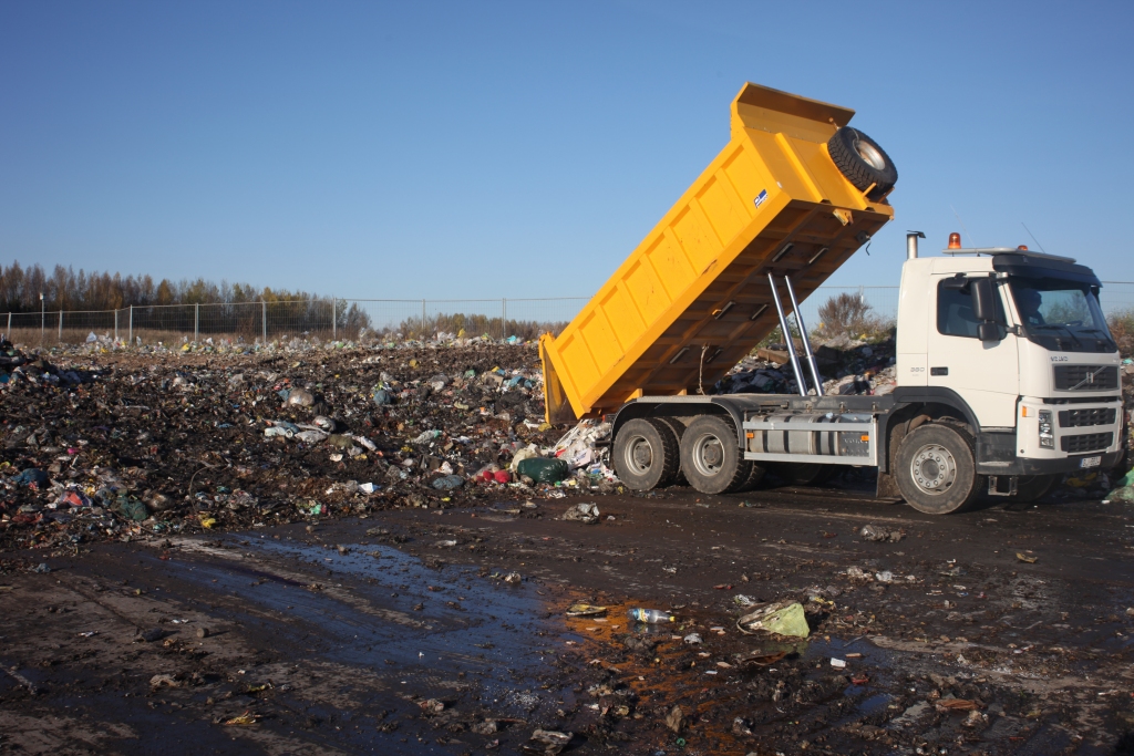 Ir vai nav poligons apgrūtinājums liteniešiem un vai par to viņiem pienākas kāds gandarījums? Diskusija par to izvērtās vakar novada domes sēdē.         
Autors: no “Dzirksteles” arhīva