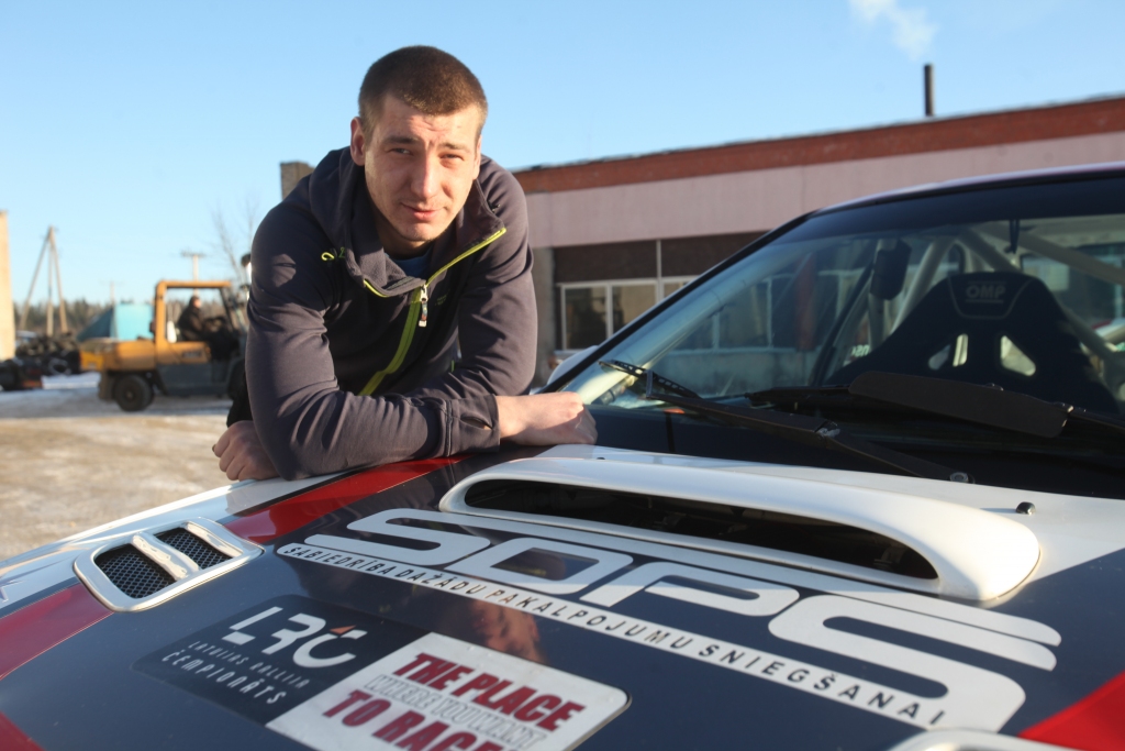 Gulbenietis Lauris Ozerovs (attēlā) pirmo reizi izmēģinās spēkus rallijā “Sarma” kopā ar savu stūrmani Gati Jansonu. Gatis gan startēs “Sarmā” jau otro reizi, kā viņš pats saka, senākajā un prestižākajā rallijā.    
Autors: Gatis Bogdanovs   