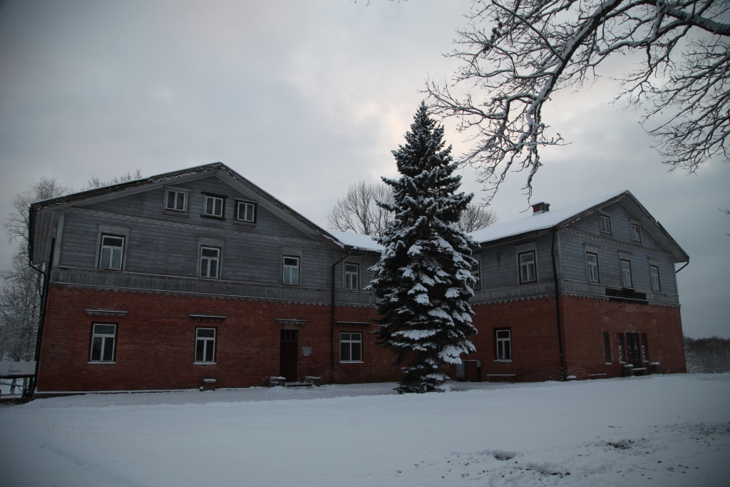 Nu jau piecus gadus Mālmuižas pils un tās apbūve ir Gulbenes novada domes īpašumā.  
Autors: Gatis Bogdanovs