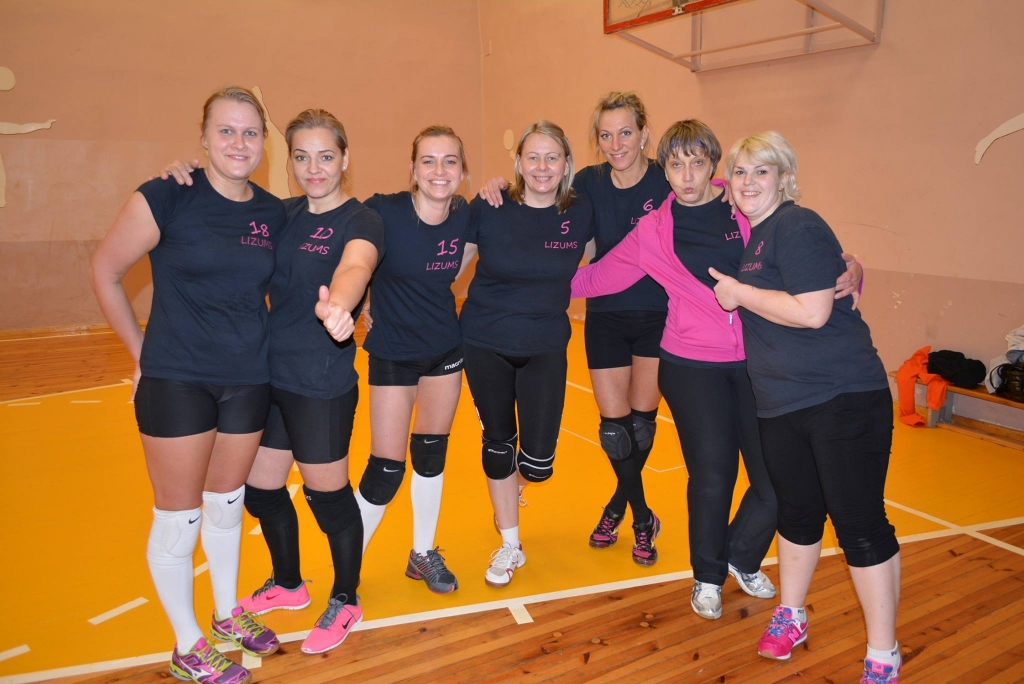 Lizuma komandas volejbolistes gandarītas par sudraba medaļām. Šīs ir pirmās medaļas Lizuma veterānēm šī kausa vēsturē! 	
Autors: Dace Ose 