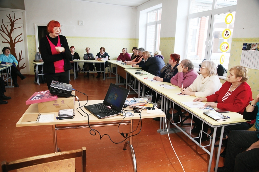 Pirmajās nodarbībās, ko Gulbenes novada Invalīdu biedrībā vadīja teātra speciāliste Aija Treimane, pulcējās septiņpadsmit dalībnieki. 
Autors: Gatis Bogdanovs