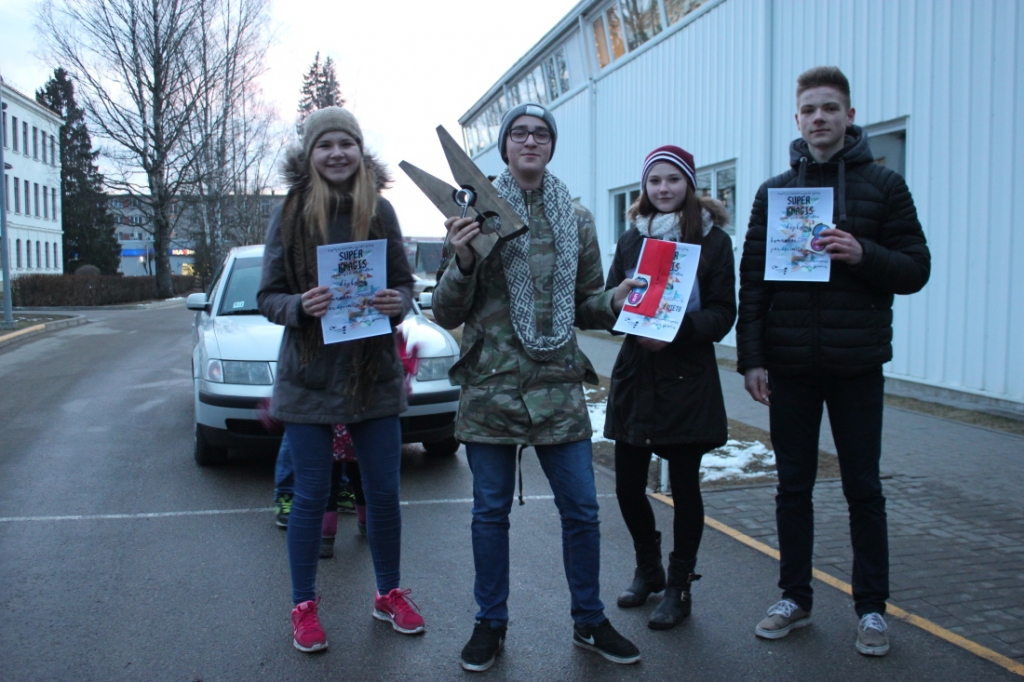 Netradicionālajās sporta spēlēs bērniem un jauniešiem “Superknaģis” 2017 labākie - komanda “Spridzeklīši” no Stāķiem.
Autors: labisbabis.lv