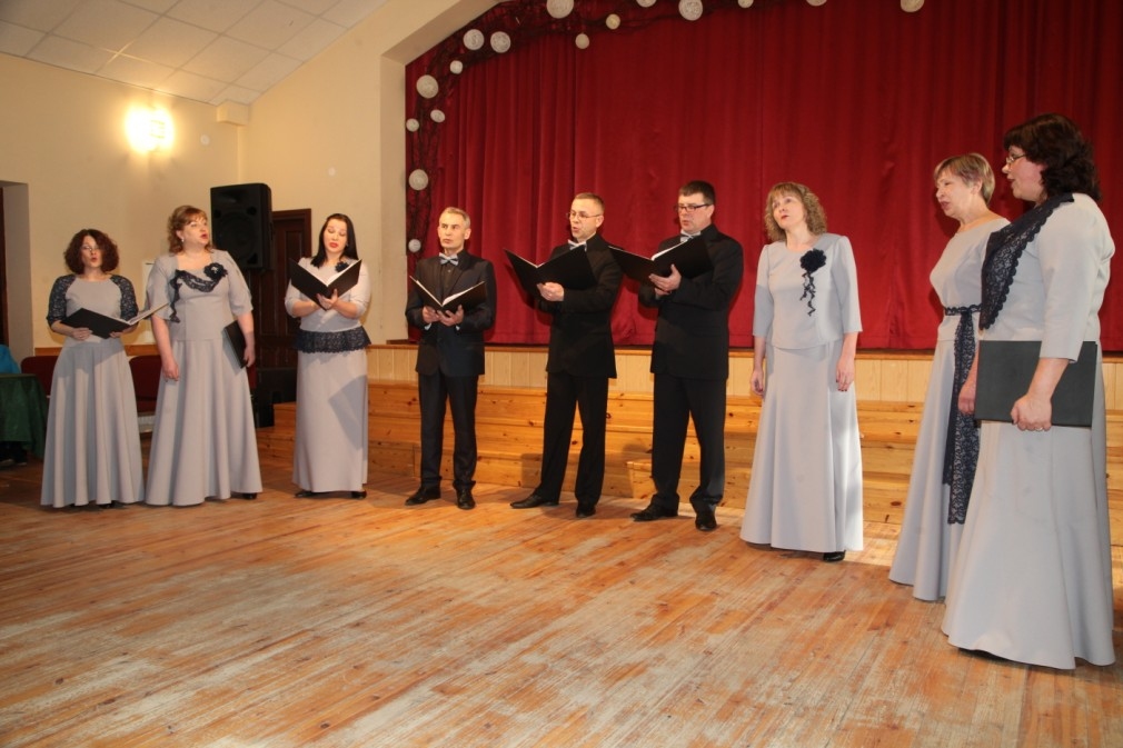 1.pakāpe - Lejasciema kultūras nama jauktais vokālais ansamblis “Akcents” (vadītāja Ineta Maltavniece, Evelīna Cielava) ieguva visvairā - 43 - punktus.
Autors: Gatis Bogdanovs