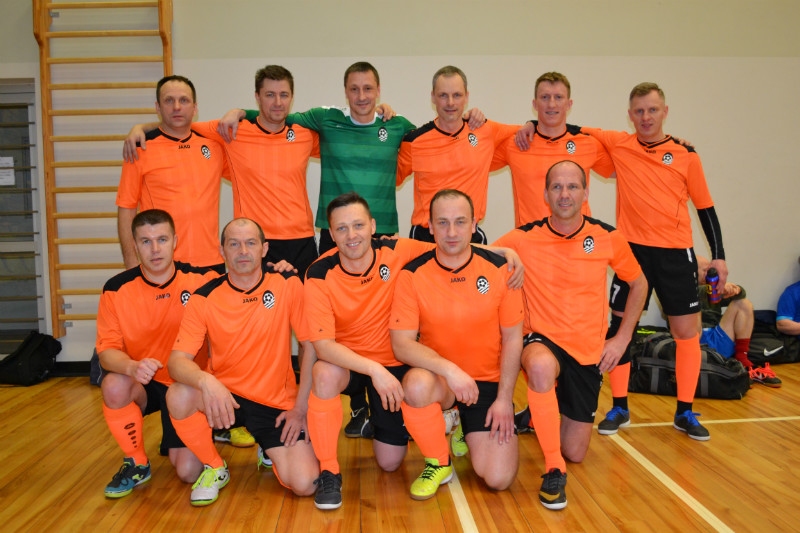 Gulbenes novada futbolisti, kas šogad izcīnīja pirmo vietu.  	
Autors: “LSVS.lv”