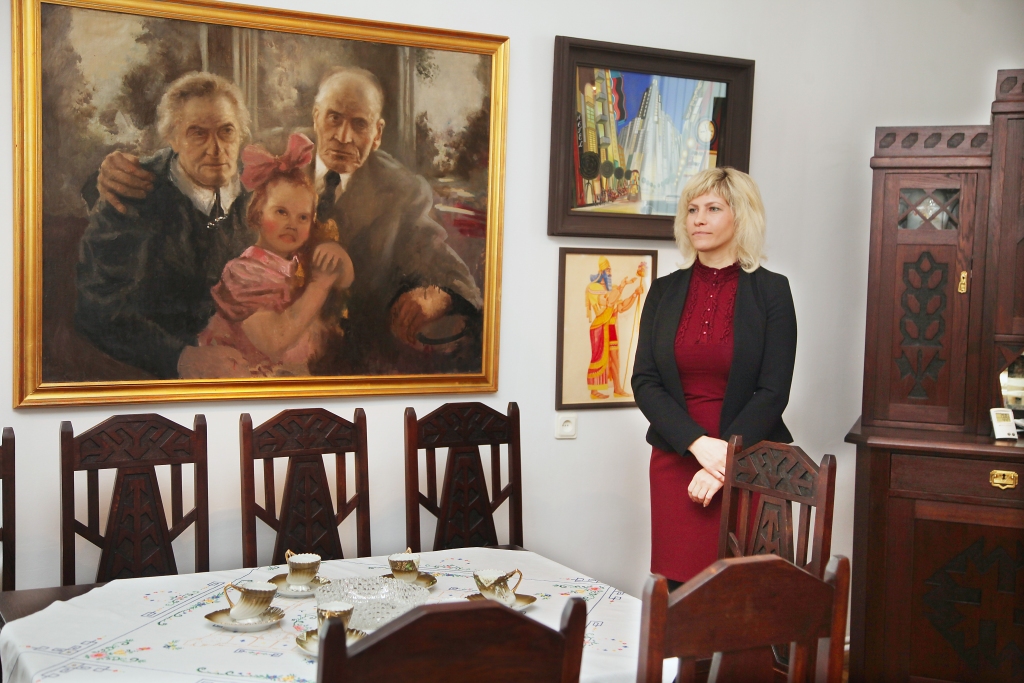 Ar akciju sabiedrības “Rietumu Banka” labdarības fonda finansiālo atbalstu vienā no muzeja ekspozīcijas zālēm vietu radusi novadnieka Ludolfa Liberta glezna “Vecāki”. “Gleznai īstā vieta ir šeit,” teica “Rietumu Bankas” labdarības fonda projektu vadītāja Laura Cimmere.                                             
Autors: Gatis Bogdanovs