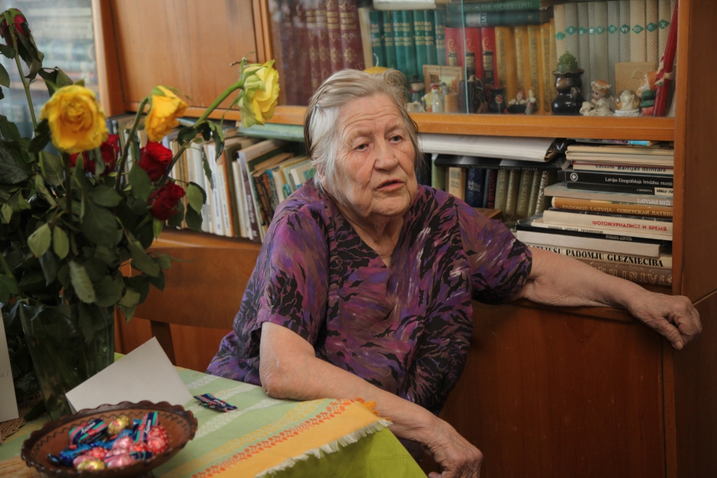 Silviju Platkāji 85 gadu jubilejā sveica Gulbenes pilsētas pārvalde, bet tuvinieki sarīkoja svētku pusdienas “Kantes krogā”.
Autors: Gatis Bogdanovs