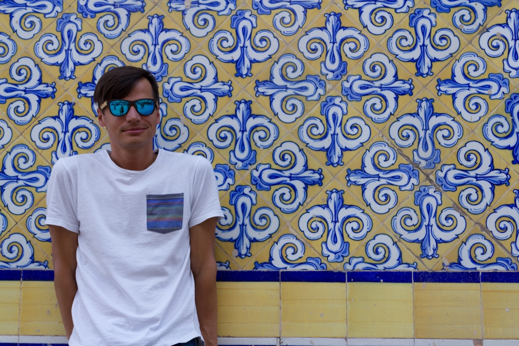 LAIMĪGS CILVĒKS. Gatis  Šļūka dara to, kas viņam vislabāk patīk, - zīmē karikatūras. 
Autors: no personiskā albuma