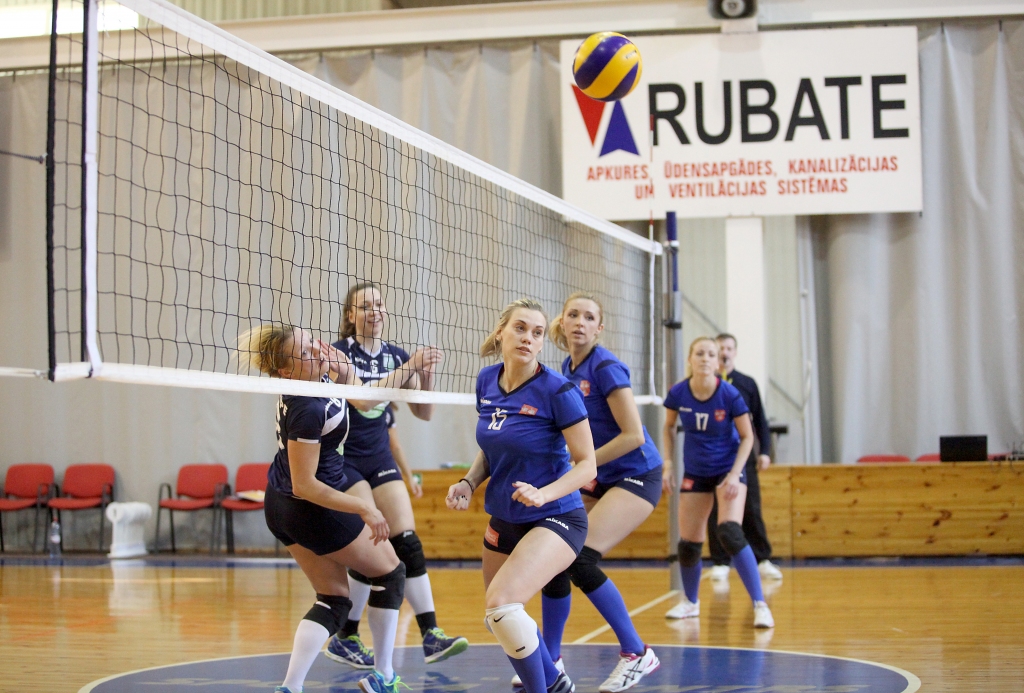 Lai gan trešā seta sākumā gulbenietes bija vadībā, tomēr uzvarēja Mārupes SC vienība. 
Autors: Gatis Bogdanovs