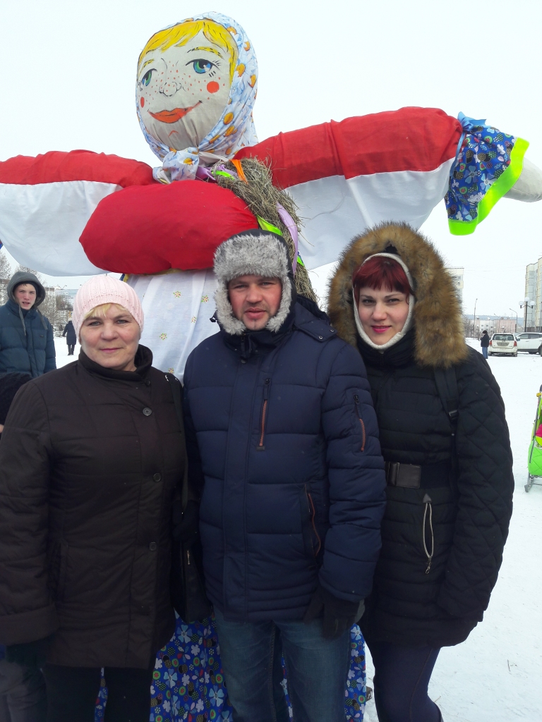Anna, Inguss un Velga Masļeņicā - vienā no krāšņākajiem slāvu tautu svētkiem, kur kopā pulcējas cilvēki, lai ar dažādām izdarībām sagaidītu  pavasari. 	
Autors: NO PERSONISKĀ arhīva
