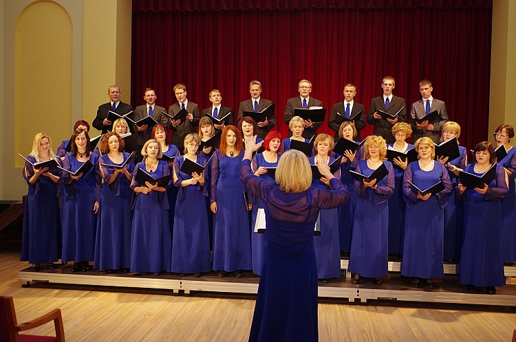  Gulbenes kultūras centra jauktais koris “Harmonija” (diriģente Māra Mezīte).
Autors: no arhīva