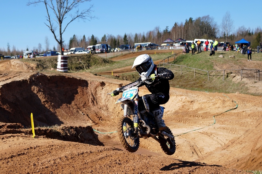 Mūsu novada labākais jaunais motobraucējs Jānis Kubuliņš 16 dalībnieku konkurencē izcīnīja uzvaru MX65 klasē.   
Autors: Ralfs Rubenis