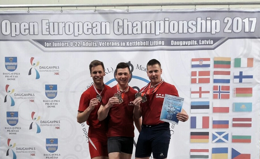 Ar panākumu garšu - Rinalds Puriņš (no kreisās), Dāvis Jermacāns un Nauris Jermacāns.
Autors: no personiskā arhīva