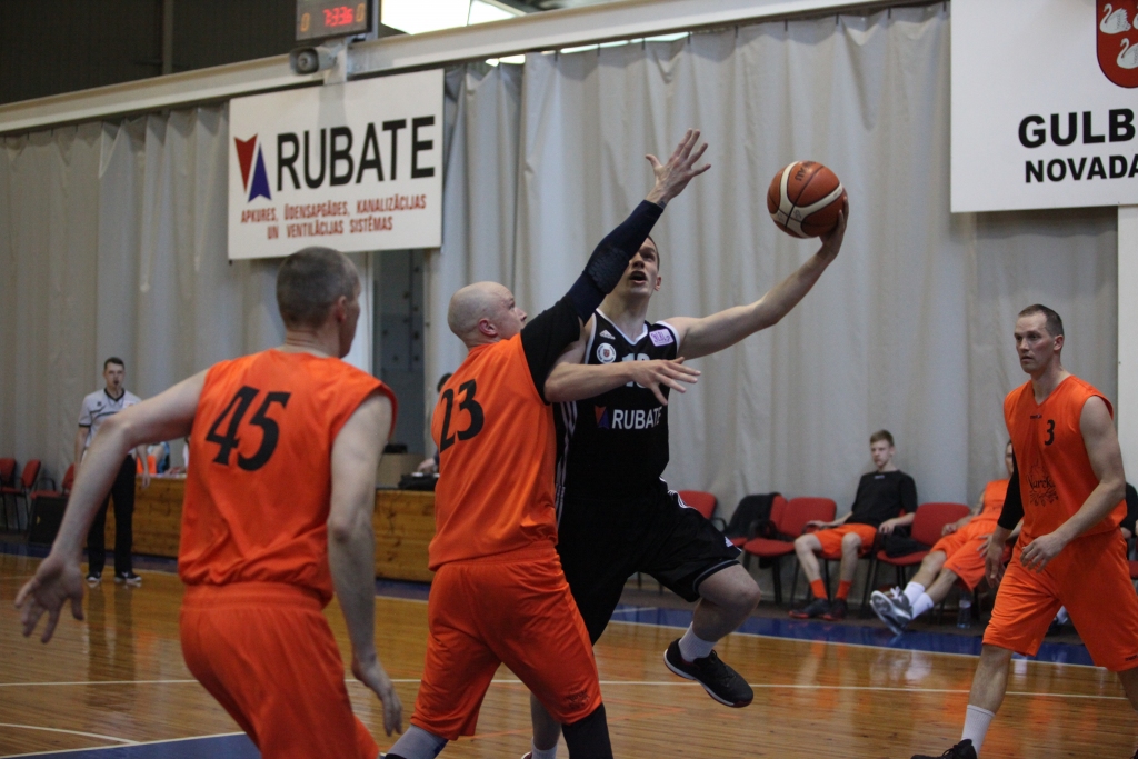 Finālmačs izvērtās cienīgs, intriga saglabājās līdz pat beigu signālam, tomēr pārāka bija “Nareka”, kas pieveica Alsviķu komandu ar 72:69. 	
Autors: Gatis Bogdanovs  