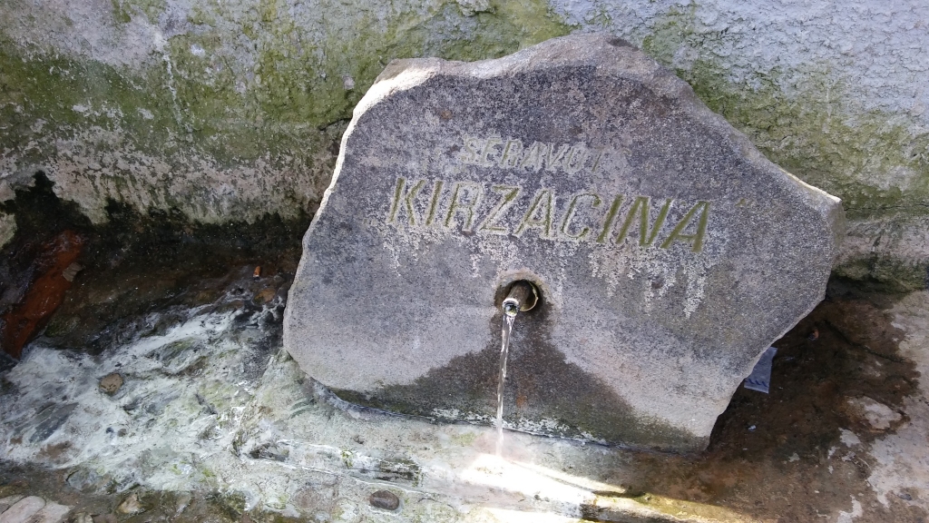 Baldonē dzīvojusi neredzīga meitenīte Māra. Reiz naktī viņas mātei parādījies kāds tēls, kas licis aizvest Māru pie avota un izskalot viņai acis. Meitene kļuvusi redzīga, bet avots - slavens ar savām dziednieciskajām īpašībām. 
Autors: Pārsla Konrāde