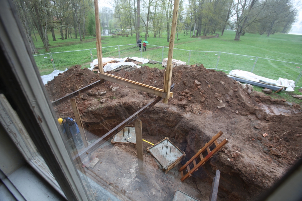 Stāmerienas pils balkons ir pilnīgi nojaukts, taču tas pilnībā tiks atjaunots tādā izskatā, kāds bija no 1908. līdz 1914.gadam. 	
Autors: Gatis Bogdanovs