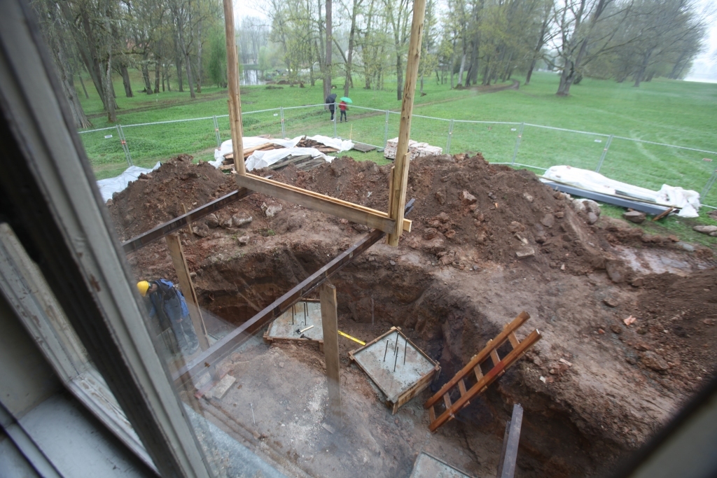 Stāmerienas pils balkons ir pilnīgi nojaukts, taču tas pilnībā tiks atjaunots tādā izskatā, kāds bija no 1908. līdz 1914.gadam. 	
Autors: Gatis Bogdanovs