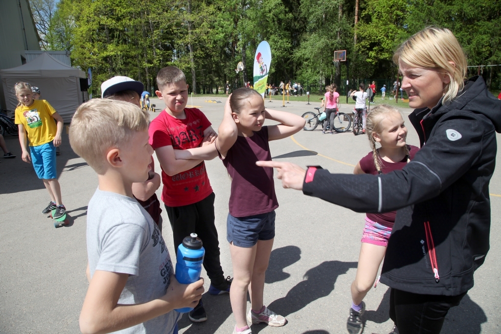 Treniņi atmaksājas ar uzvaru. Komanda “Spieķi 1” tika galā ar visiem uzdevumiem un izcīnīja 1.vietu. Prieks par uzvaru un balvām – visiem komandas skolēniem un arī skolotājai Ingai Ančai. 	
Autors: Gatis Bogdanovs