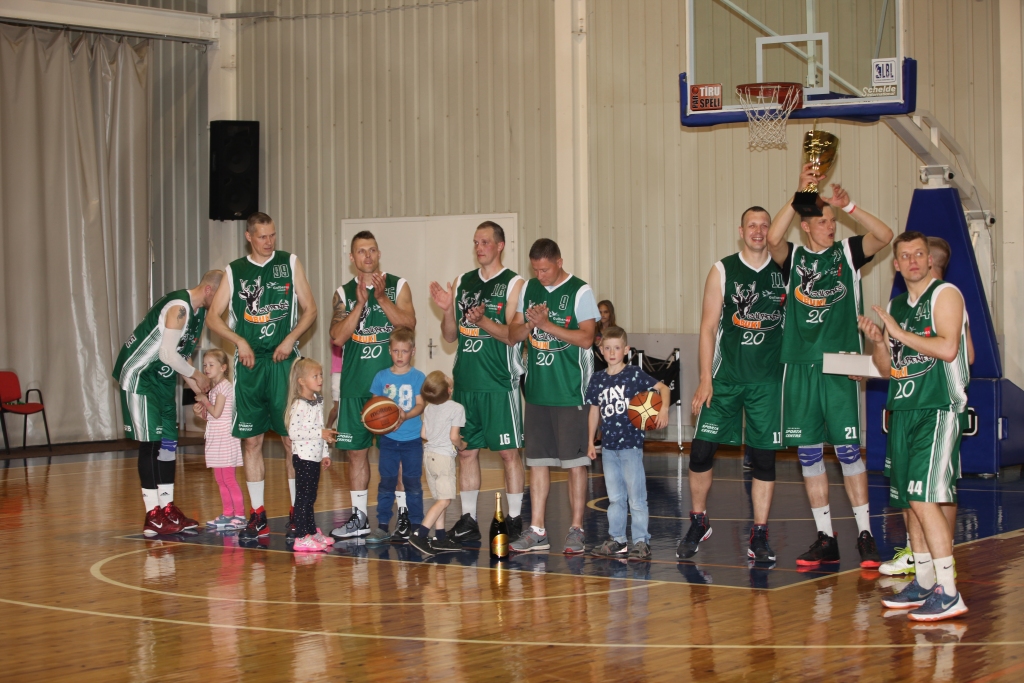Egila Čakara piemiņas spēle “Bukiem” - 20!” šogad pulcēja “bukus”: Artūru Brūniņu, Māri Sniķi, Daumantu Dreiškenu, Māri Baranovski, Gundaru Rauzu, Juriju Aleksejevu, Pāvelu Veselovu, Raiti Garo un Raimondu Gabrānu. 	
Autors: Gatis Bogdanovs