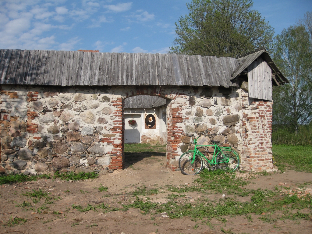 Mūsdienās no Caurumkroga saglabājušās tikai sienas, kurās tagad atvērta mākslinieka Jāņa Staņislava Rozes gleznu galerija.  
Autors: Pārsla Konrāde