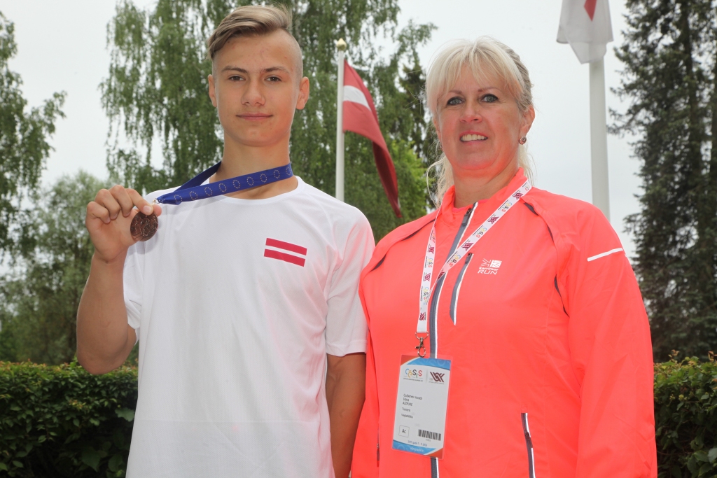 Gulbenietis Rolands Blūms guvis pirmo pieredzi starptautiskās sacensībās vieglatlētikā. Tagad viņš atpūtīsies un jaunajā sezonā mēģinās skriet vēl ātrāk ne tikai 300, bet arī 400 metru distancē. 	
Autors: Gatis Bogdanovs