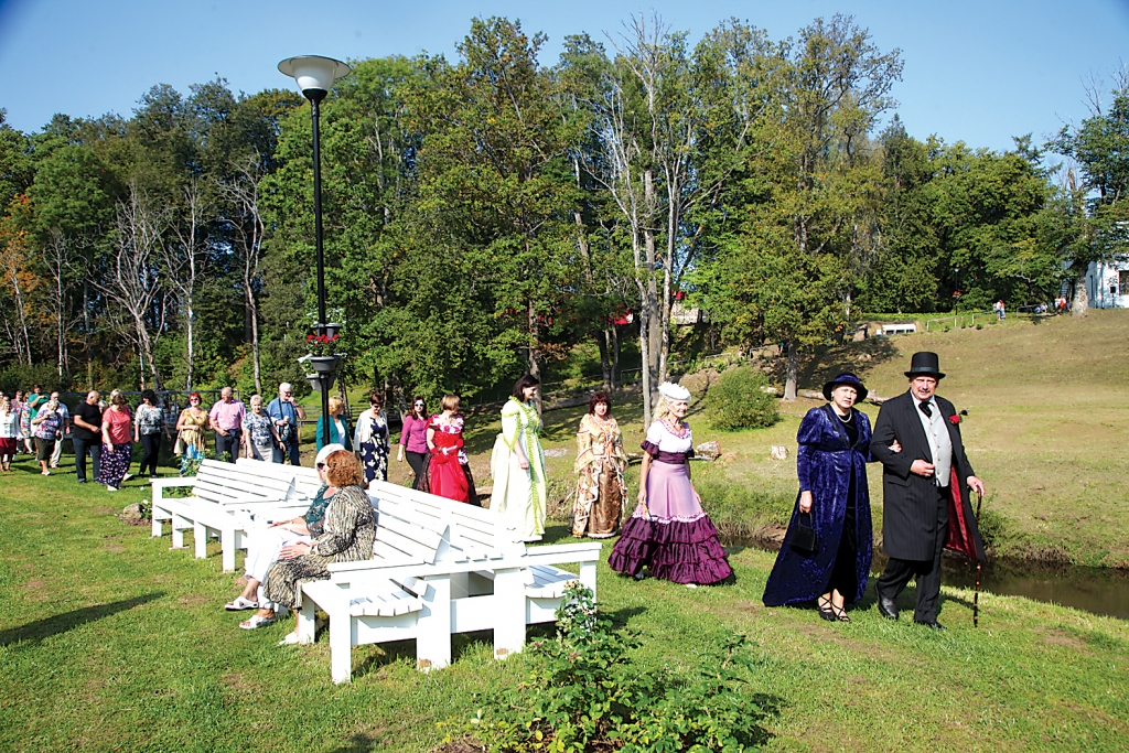 Lai ceļojums pa Litenes pagasta tūrisma objektiem būtu patīkamām emocijām piepildīts, ieteicams apmeklēt Pededzes upes zaļo promenādi, kur atrodas piknika vieta. 
