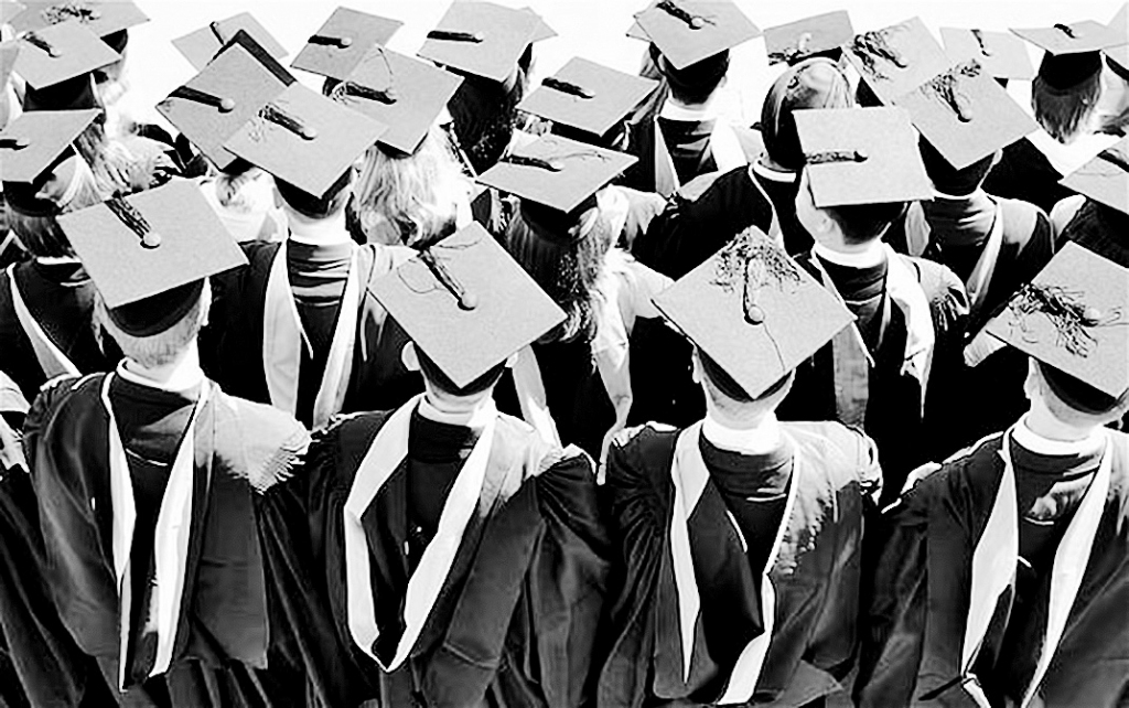 Autors: no www.henrymakow.com