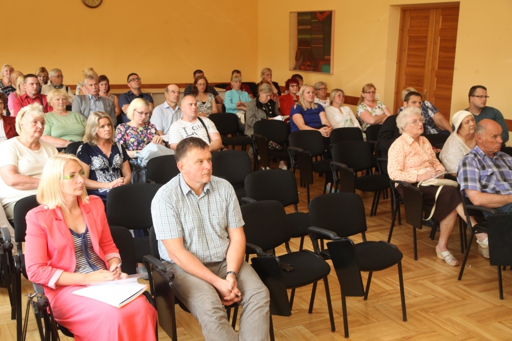 Bez vietējiem iedzīvotājiem svētku nebūs! Māju vecākie sapulcējās Gulbenes novada domē, lai pārrunātu aktualitātes saistība ar gaidāmajām Novadnieku dienām. 
Autors: Gatis Bogdanovs