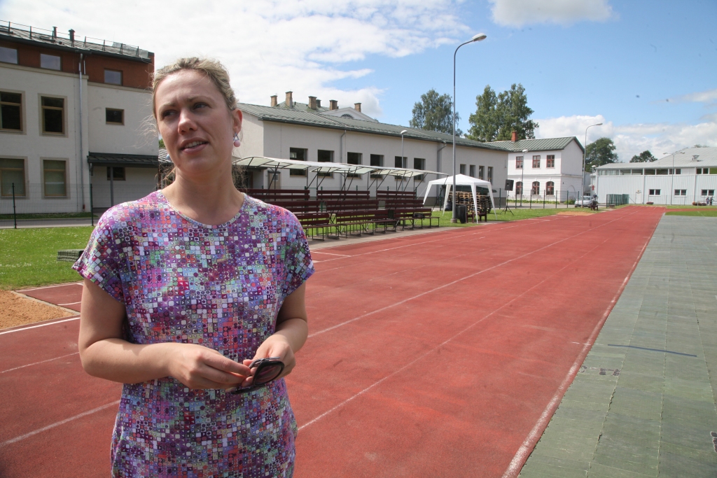 Režisore Ilvita kļaviņa atgādina, ka deju koncerts notiks nevis atjaunotajā pilsētas stadionā, bet stadionā, kas atrodas pie Sporta centra un ģimnāzijas.
Autors: Gatis Bogdanovs