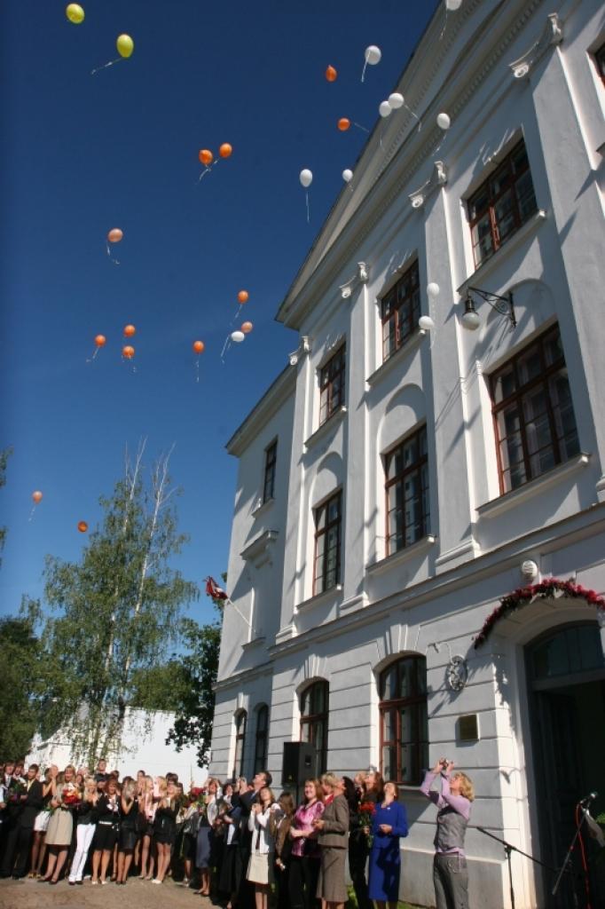 Gulbenes valsts ģimnāzija Zinību dienā.
Autors: no Dzirksteles arhīva