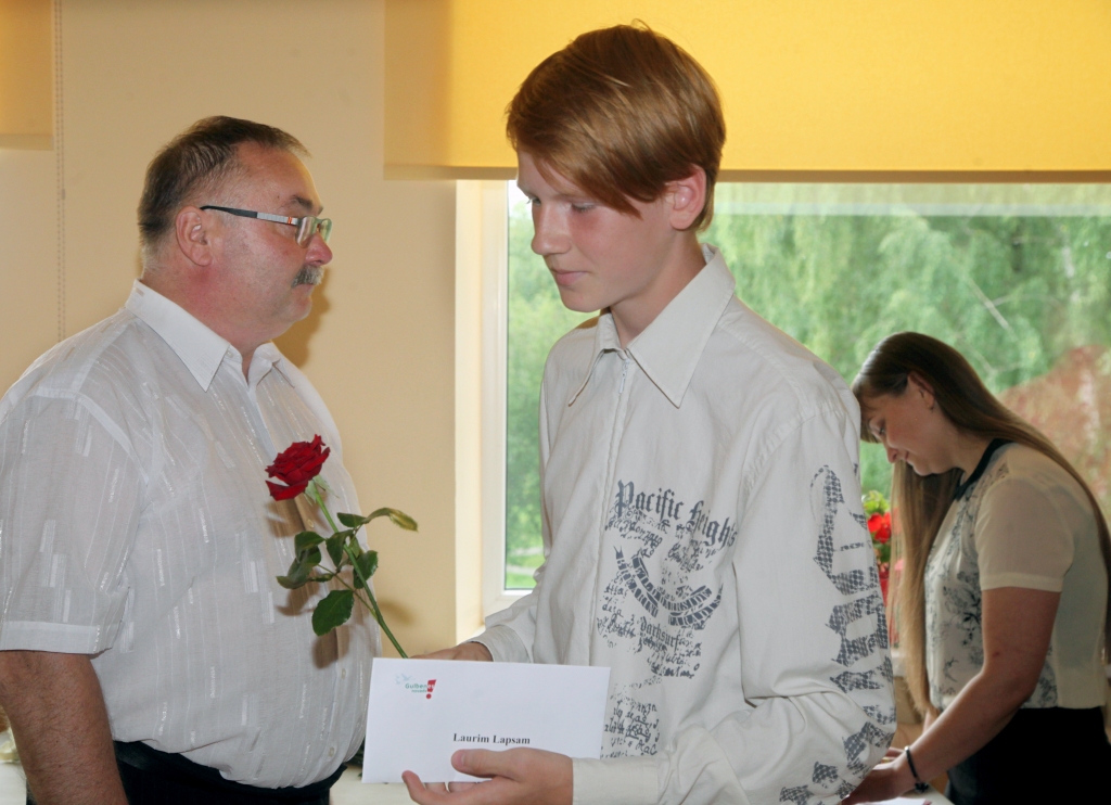 Lauris Lapsa, piedaloties sacensībās, uzrāda augstus rezultātus. Arī Latvijas Jaunatnes olimpiādē vieglatlētikā 5 km soļošanā viņš plūca uzvaras laurus. 	
Autors: Gatis Bogdanovs