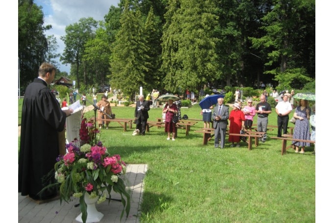 Autors: no Dzirksteles arhīva