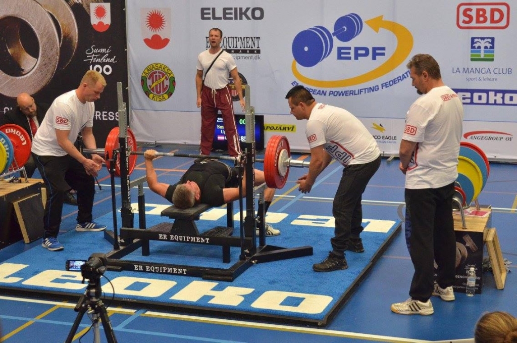 Uģis Smirnovs ne reizi vien sevi ir pierādījis Latvijas līmeņa sacensībās. Pavisam nesen viņš savus spēkus pārbaudīja Eiropas čempionātā klasiskajā svara stieņa spiešanā guļus.   
Autors: no personiskā arhīva