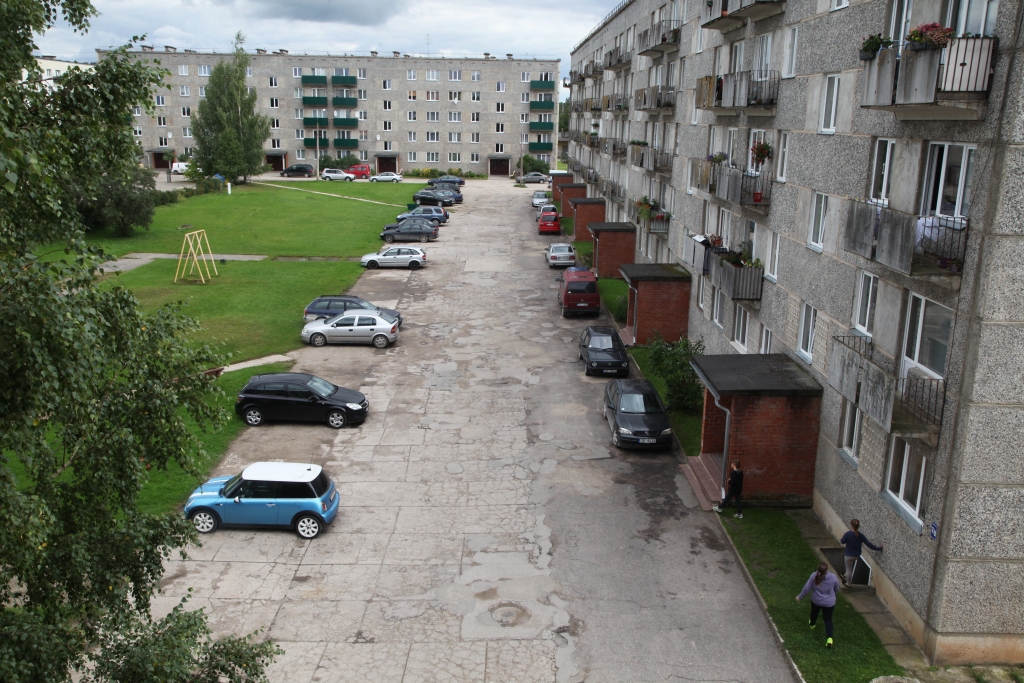 Nolietoto brauktuvju un celiņu segumu atjaunošana Nākotnes ielā noritēs četrās daļās: posmā gar ēkām numur 5, numur 7 un numur 3; no ielas sākuma gar ēkām numur 8, numur 9 līdz ēkai numur 7; posmā gar ēkām numur 4 un numur 6; teritorijas labiekārtošana. 		
Autors: Gatis Bogdanovs