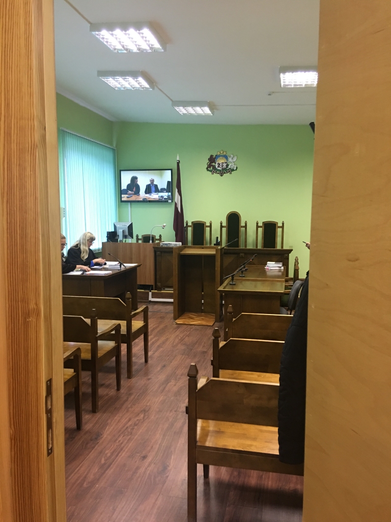 Šonedēļ smagās avārijas iztiesāšanu turpināt neizdevās. No četriem vēl nenopratinātajiem lieciniekiem neviens nebija ieradies.   
Autors: Diāna Odumiņa