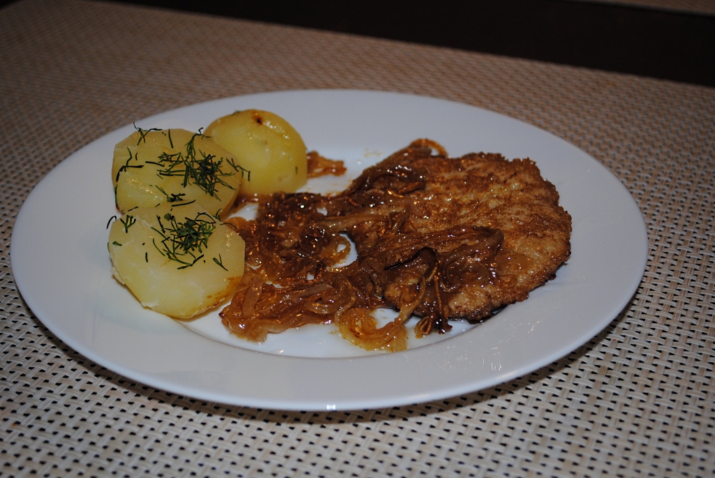 Der ieklausīties arī profesionāļu padomos: Smiltenes bistro “Trīs pipari un kūkas” pavāre Sintija Ļeļeva iesaka gaļas ēdienus bagātināt ar karamelizētiem sīpoliem. Viņa sīpolu ripiņas apcep eļļā un pievieno tikai sinepes un medu.     
Autors: SARMĪTE OZOLA