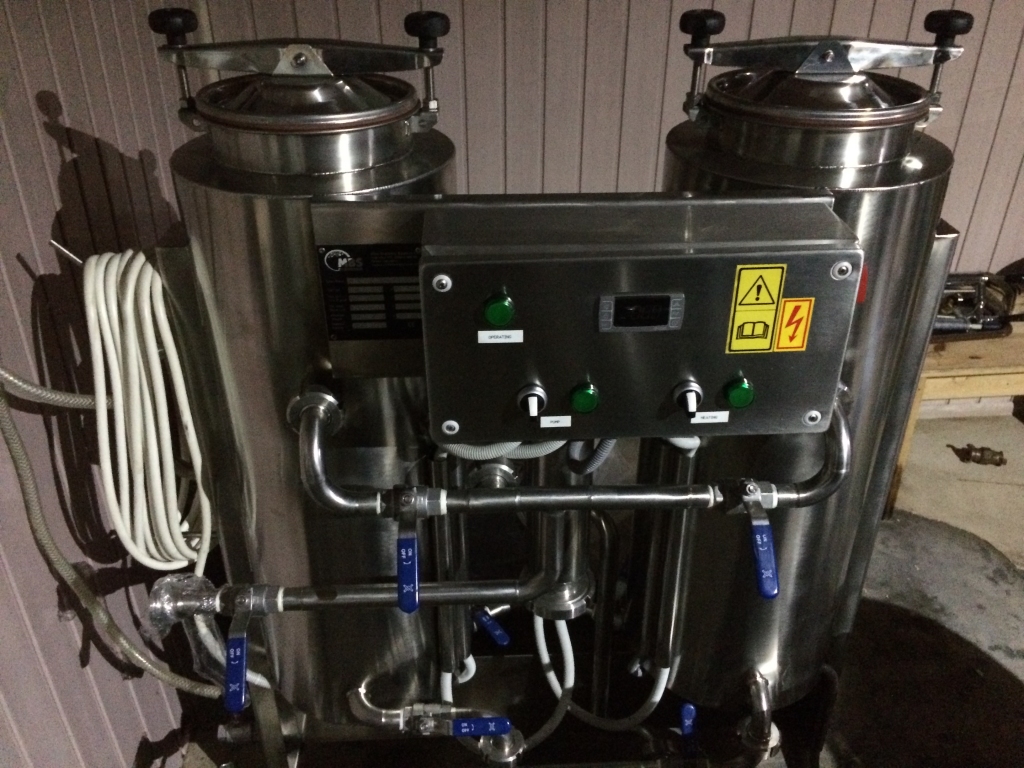 Par piešķirto finansējumu tika iegādāta arī cisternu mazgāšanas iekārta, ar kuras palīdzību tiek atvieglots darba process un uzlabota higiēna.  
Autors: no personiskā arhīva