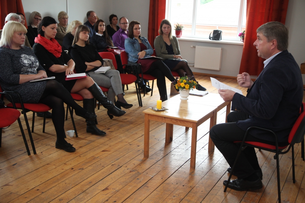 Ilga, diplomātiska un pieklājīga saruna. Tā var raksturot pašvaldības vadītāja Andra Vējiņa tikšanos ar novada kultūras darbiniekiem viņu kārtējā seminārā.         
Autors: Gatis Bogdanovs