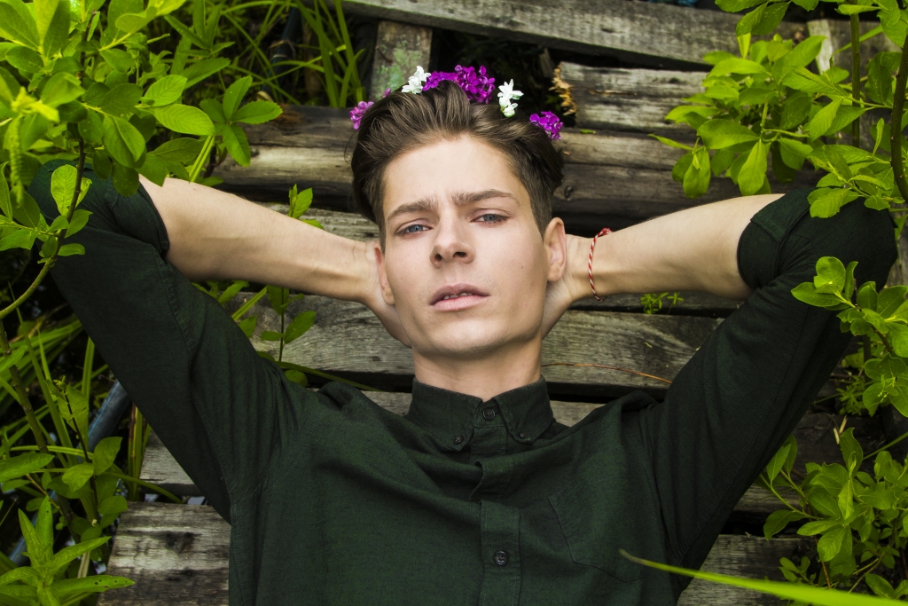 Par dalību TV šovos Jānis Paass saka – ne tā labākā pieredze, bet tomēr pieredze! Neņemot vērā uz šķietami pesimistisko ārējo tēlu, sirdī puisis ir optimists, kurš ir tipisks savas paaudzes cilvēks un daudz neko neņem galvā. 	
Autors: no personiskā arhīva