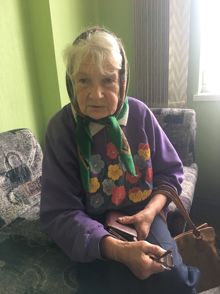 Seniore Ausma ar neparastu uzvārdu – Valdīšana. Tā ir Lejasciemā pazīstama, cienīta sieviete, kura savā lauku sētā čakli valda vēl arvien.
Autors: Diāna Odumiņa