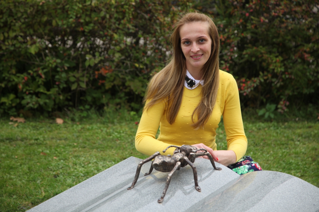 Sabīnei Rutkai ļoti patīk darbs ar bērniem, tāpēc arī tāda profesijas izvēle – skolotāja. Ir gan tā, ka viņi paņem enerģiju, bet tajā pašā laikā, ja izdodas mācību stunda, ekskursija vai klases vakars, ir ļoti liels gandarījums un prieks.
Autors:  Inita Savicka