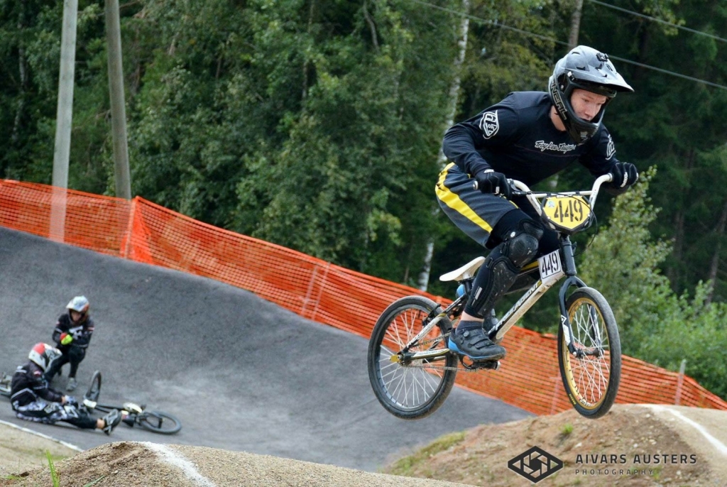 Šis ritenis Danielam jau būs nokalpojis. Ar to viņš  braucis divus gadus, arī trasē Vecpiebalgā. Tagad ir pasūtīts jauns no Francijas. 	
Autors: Aivars Austers