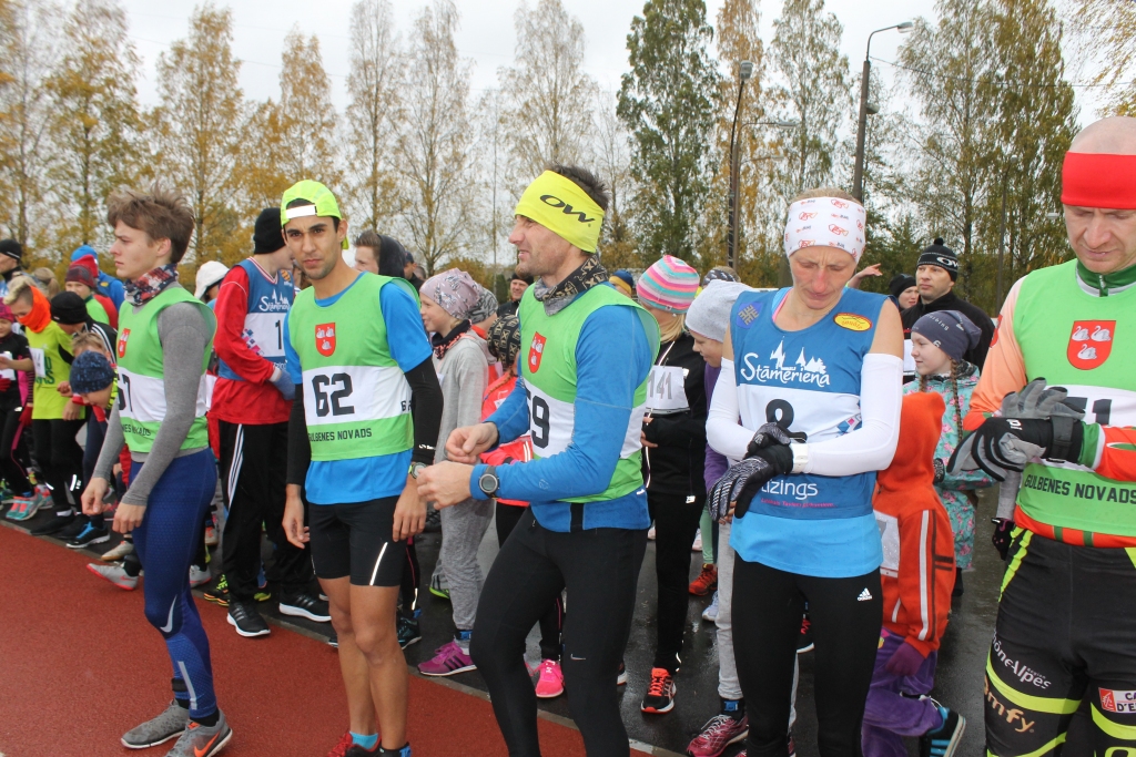 Skrējienam gatavojas līderi Jānis Ģērmanis (no labās), Guna Ģērmane, Raivis Ančs, Flavio Nunes, Nauris Ciekurzis. 	
Autors: Ziedonis Lazdiņš