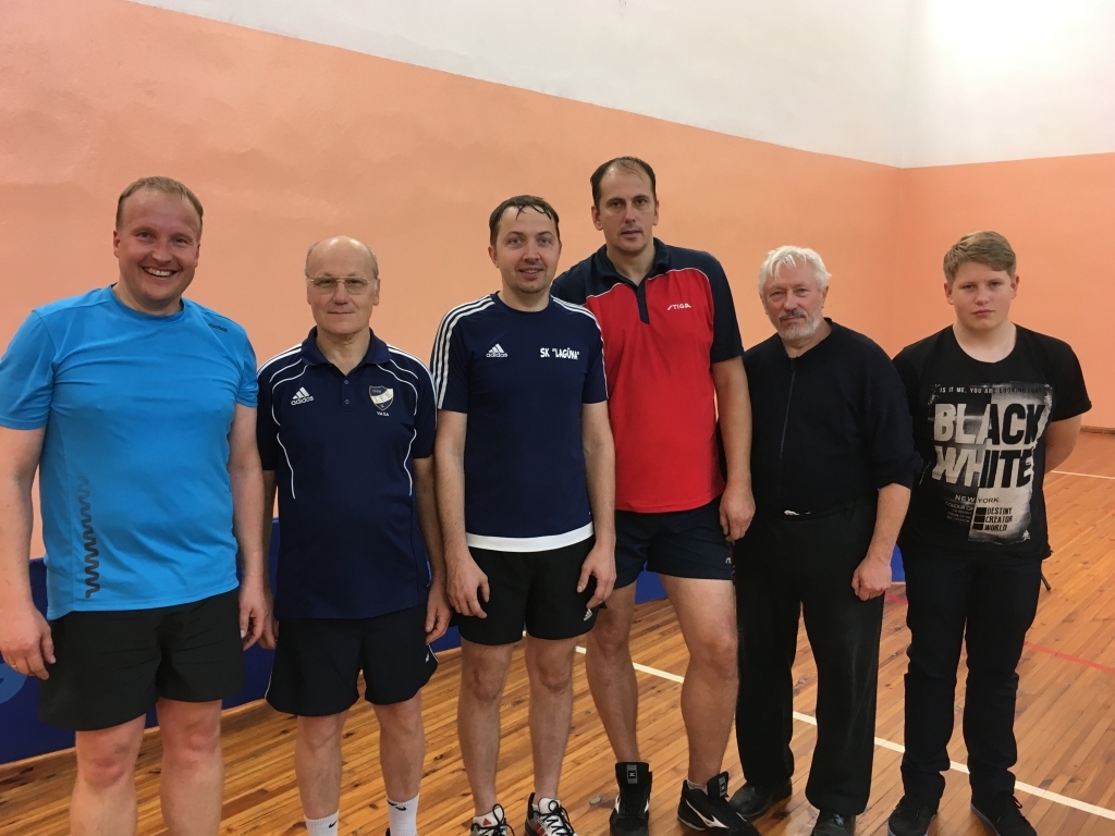 “Staru kausa 2018” 1.kārtas sacensību pirmo sešu vietu ieguvēji ir noskaidroti: Ilamārs Kauliņš – 1.vieta (no kreisās), Guntis Lezdiņš - 2.vieta, Aivars Dulbergs - 3.vieta, Dainis Neilands - 4.vieta, Andrejs Rešetņikovs - 5.vieta, Staņislavs Iļjins – 6.vieta. 	
Autors: no personiskā arhīva