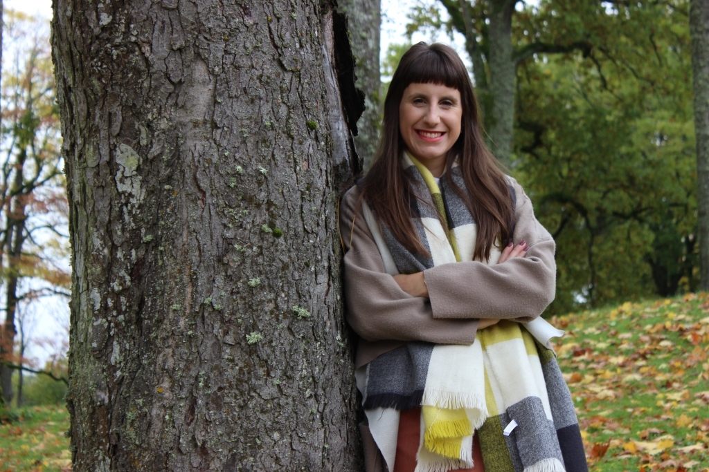 Ana Luisa Ribeiro no Portugāles Latvijā ir pavadījusi jau septiņus mēnešus un ir paveikusi daudz. Kopā ar iestādes klientiem viņa organizē ēst gatavošanu, fotografēšanas aktivitātes, spēlē didaktiskās spēles, kopā klausās mūziku, gatavo prezentācijas dažādās tematiskajās dienās un veic citas aktivitātes. “Esmu aktīvs cilvēks, un esmu gatava ar vislielāko motivāciju paveikt visu, ko esmu apņēmusies darīt šī projekta laikā,” saka Ana.
Autors: Gunta Kalmane