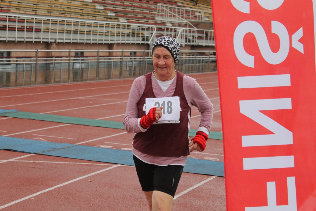 Nupat “Gulbenes apļos” 
3 kilometru soļojumā Ņina Jurciņa izcīnīja 1.vietu vērtējumā pēc starptautiskās koeficientu sistēmas.
Autors: no “Dzirksteles” arhīva