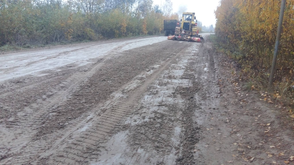 “Ceļa Lizums-Tirza uzaršana. Vienīgais, kam ir līdzekļi,” tā “Facebook.com” profilā vakar rakstīja lizumniete Maija Jaunbērziņa.  
Autors: Maija Jaunbērziņa