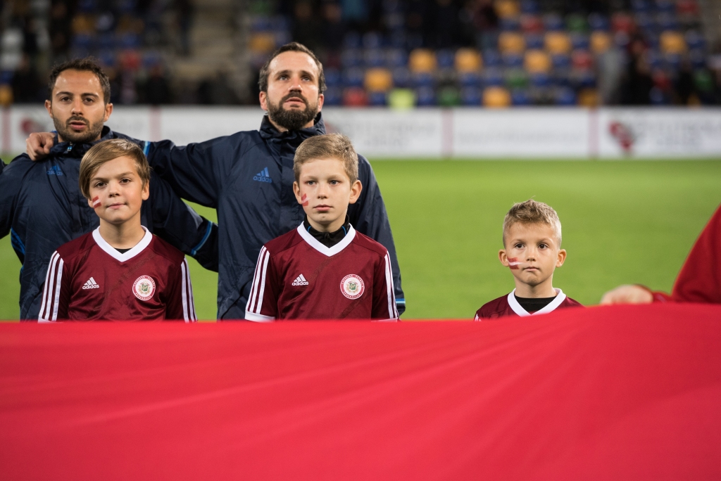 Foto centrā - Kristiāns Daniels Valdheims himnas laikā.
Autors: no personiskā arhīva